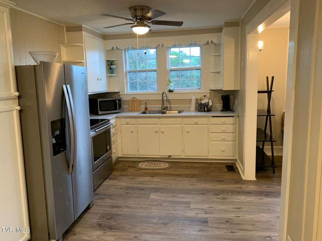 626 North Mohawk Drive, Erwin, TN 37650
