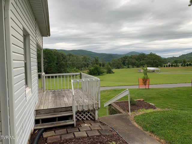626 North Mohawk Drive, Erwin, TN 37650