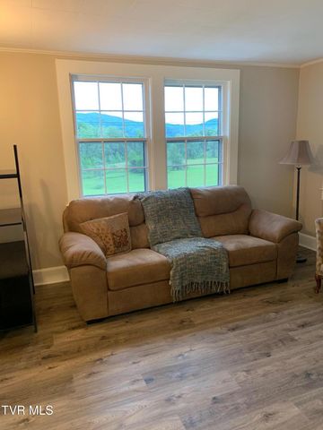 626 North Mohawk Drive, Erwin, TN 37650