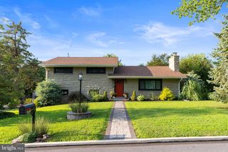205 E GLENN RD, Hershey, PA 17033