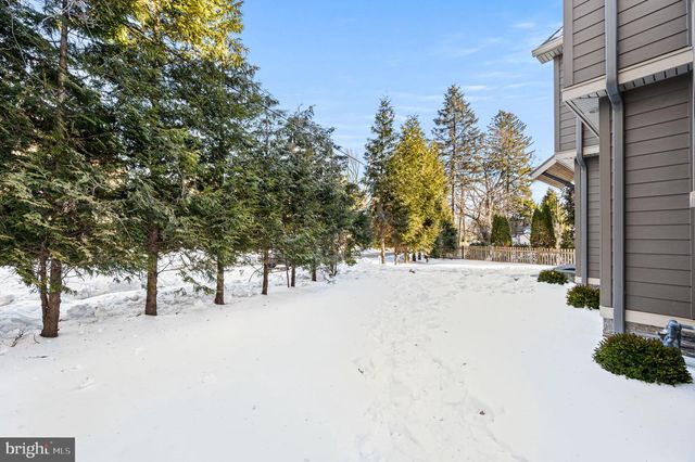 16 NARBROOK PARK, Narberth, PA 19072