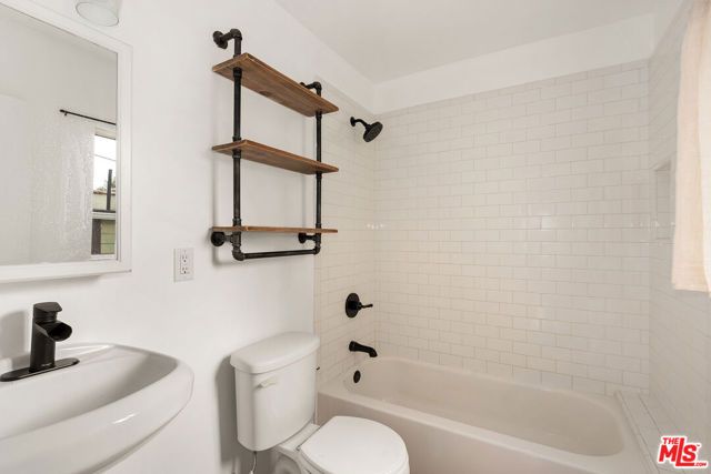 3104 Silver Lake Boulevard, Los Angeles, CA 90039
