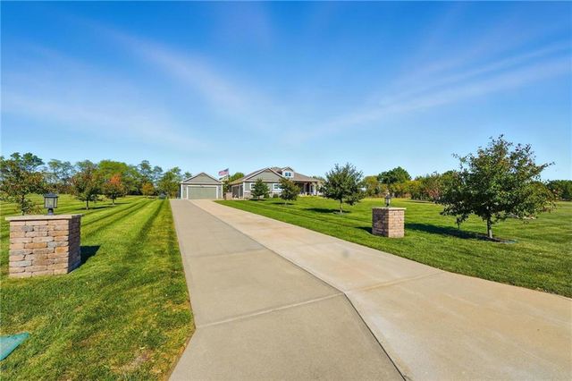 25000 E 101st Street, Lee's Summit, MO 64086