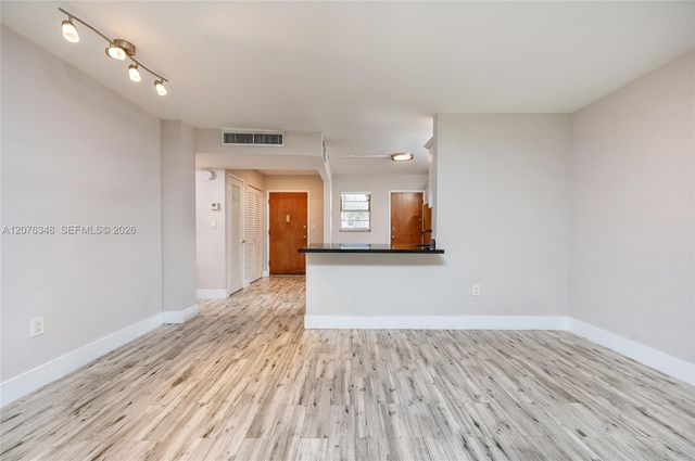 1690 NE 191st Street 115-1, Miami, FL 33179