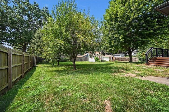 300 N Woodson Drive, Raymore, MO 64083