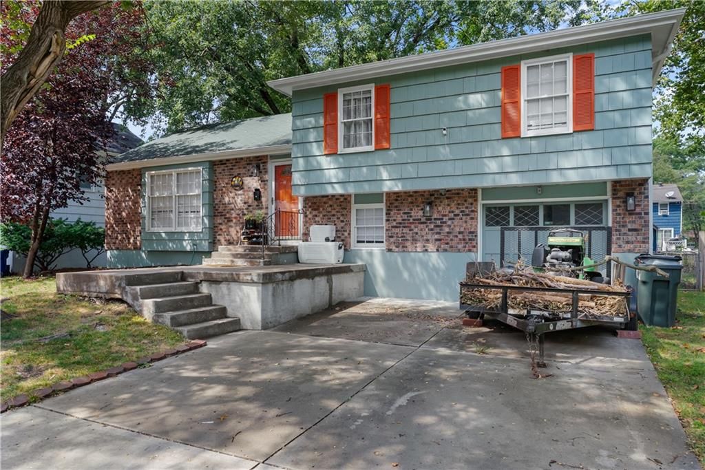 8222 E 133rd Terrace, Grandview, MO 64030