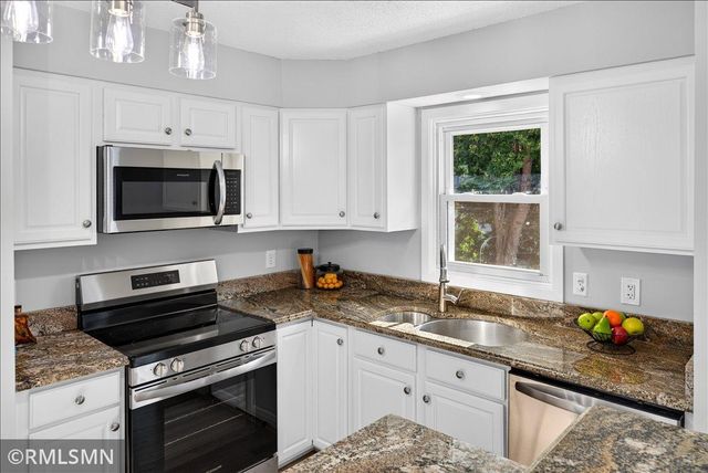 3454 Indiana Avenue N, Robbinsdale, MN 55422