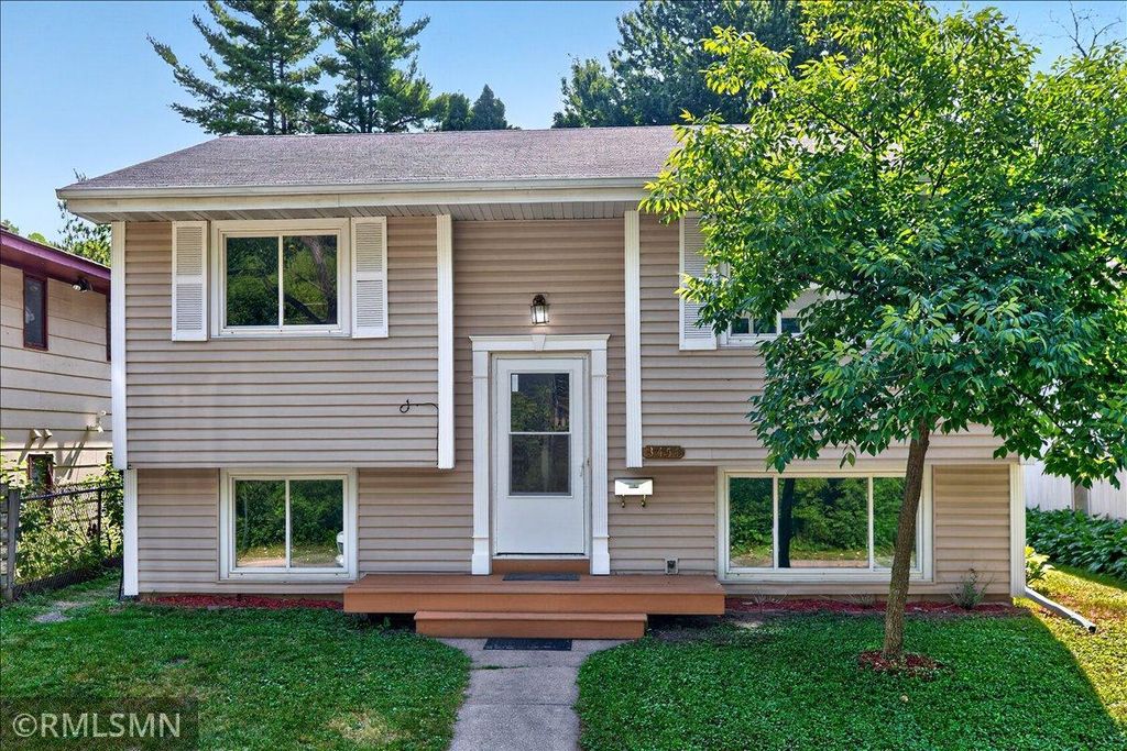 3454 Indiana Avenue N, Robbinsdale, MN 55422
