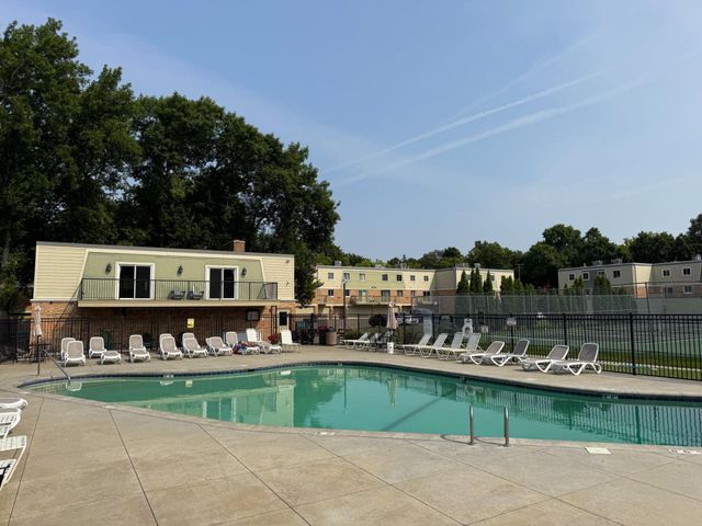 7414 W 22nd Street 306, Saint Louis Park, MN 55426