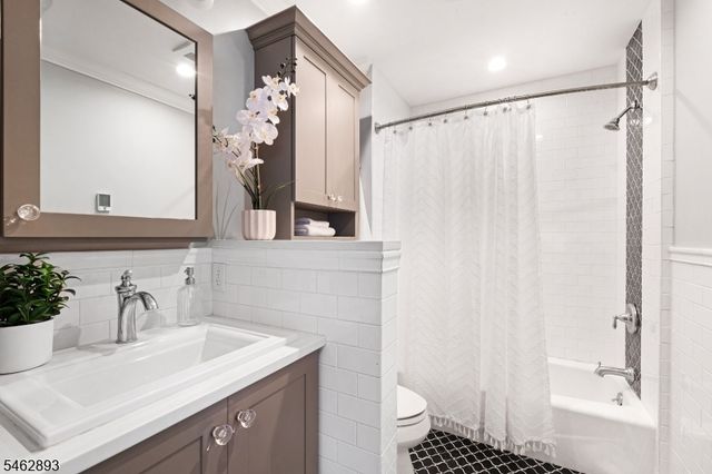 17 Ralph Pl, Morristown Town, NJ 07960