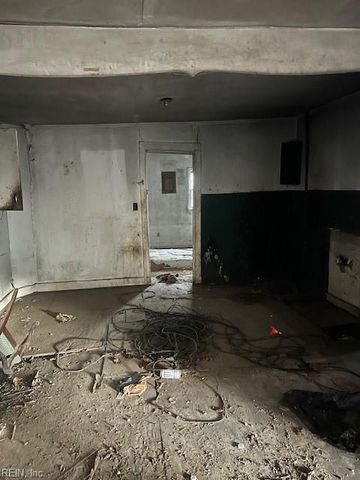 22290 Thomaston RD, Newsoms, VA 23874