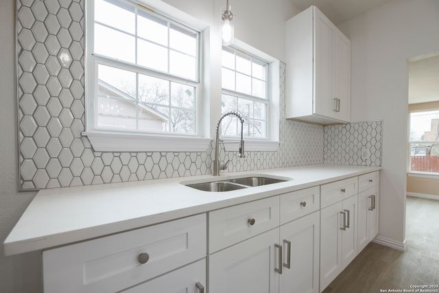 1411 McKinley, San Antonio, TX 78210