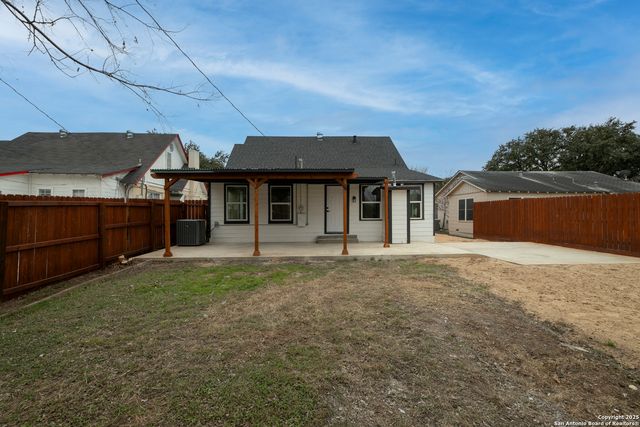 1411 McKinley, San Antonio, TX 78210