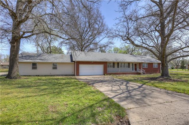 2002 N Michigan Street, Pittsburg, KS 66762