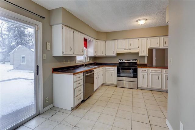 2002 N Michigan Street, Pittsburg, KS 66762