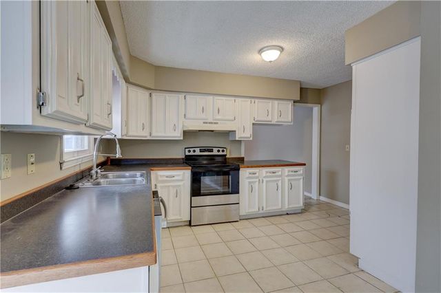 2002 N Michigan Street, Pittsburg, KS 66762