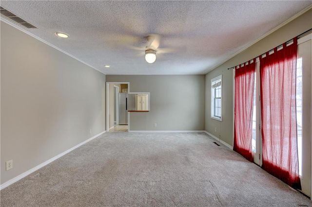 2002 N Michigan Street, Pittsburg, KS 66762