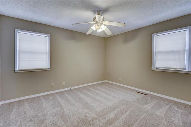 2002 N Michigan Street, Pittsburg, KS 66762