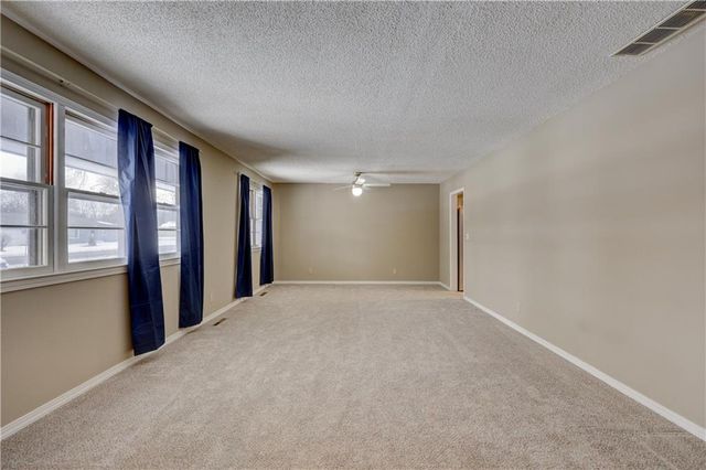 2002 N Michigan Street, Pittsburg, KS 66762