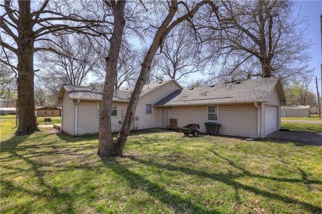 2002 N Michigan Street, Pittsburg, KS 66762