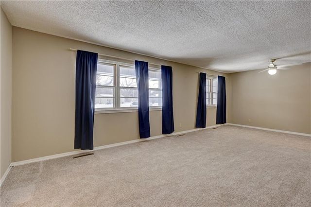 2002 N Michigan Street, Pittsburg, KS 66762