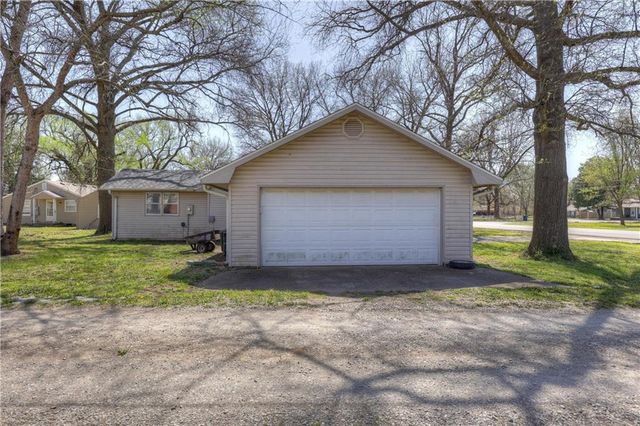 2002 N Michigan Street, Pittsburg, KS 66762