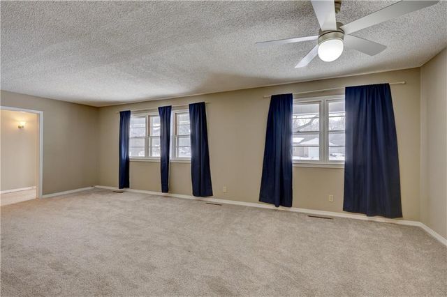 2002 N Michigan Street, Pittsburg, KS 66762