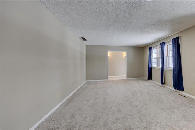 2002 N Michigan Street, Pittsburg, KS 66762