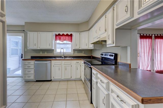 2002 N Michigan Street, Pittsburg, KS 66762