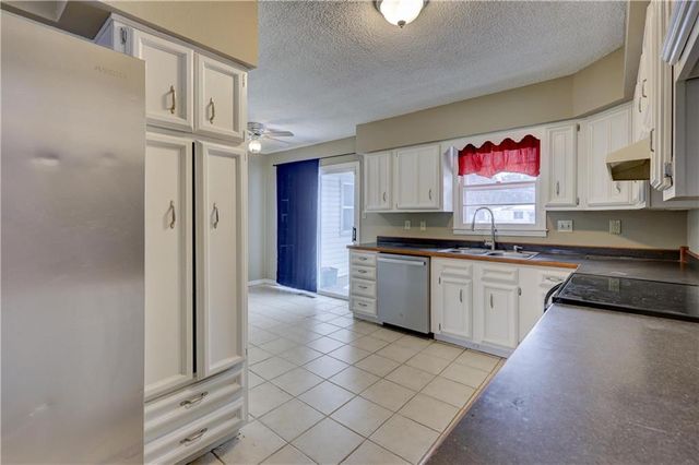 2002 N Michigan Street, Pittsburg, KS 66762