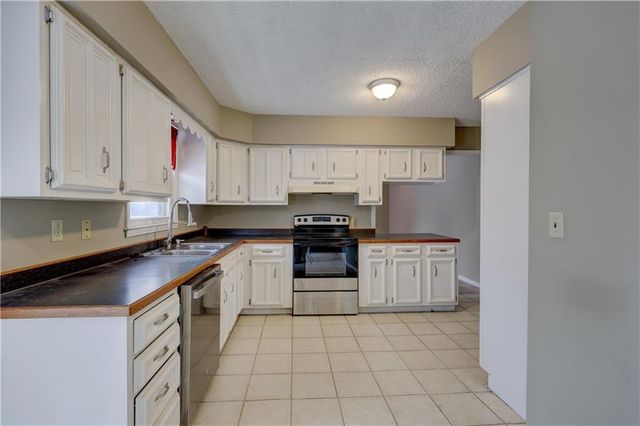 2002 N Michigan Street, Pittsburg, KS 66762