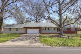 2002 N Michigan Street, Pittsburg, KS 66762