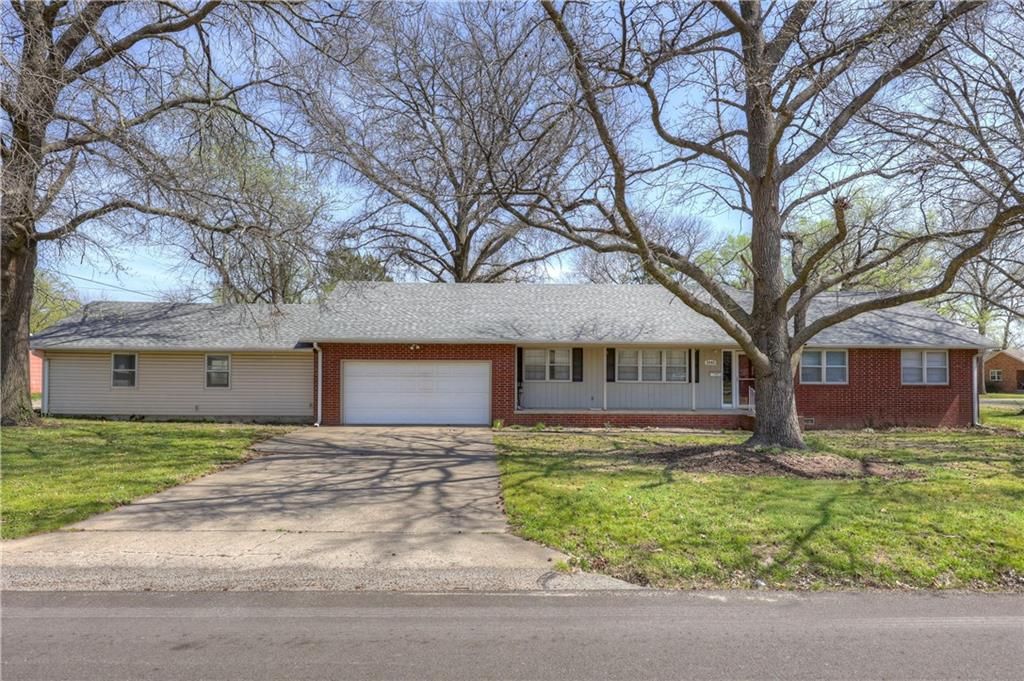 2002 N Michigan Street, Pittsburg, KS 66762