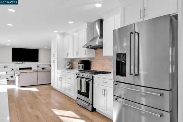 327 Mt Washington Way, Clayton, CA 94517