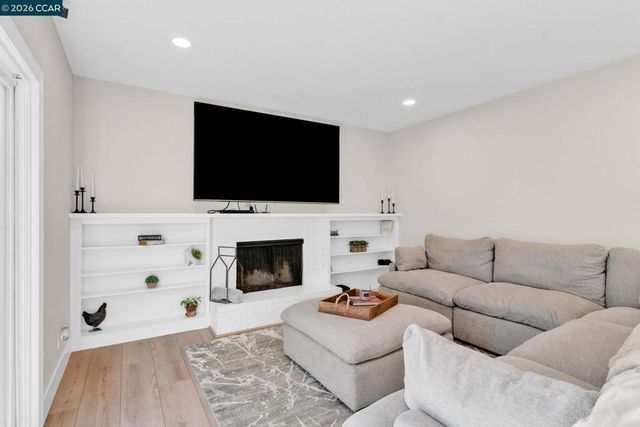 327 Mt Washington Way, Clayton, CA 94517