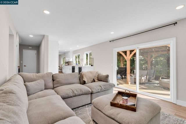 327 Mt Washington Way, Clayton, CA 94517