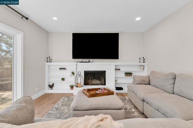 327 Mt Washington Way, Clayton, CA 94517