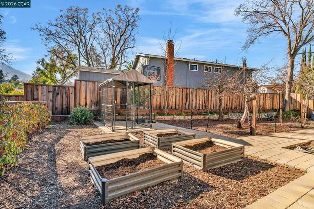 327 Mt Washington Way, Clayton, CA 94517