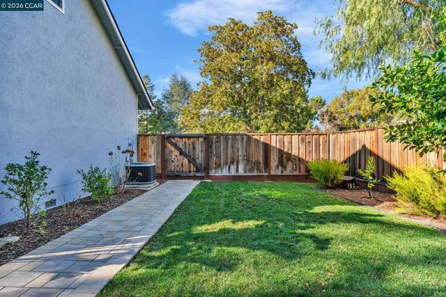 327 Mt Washington Way, Clayton, CA 94517