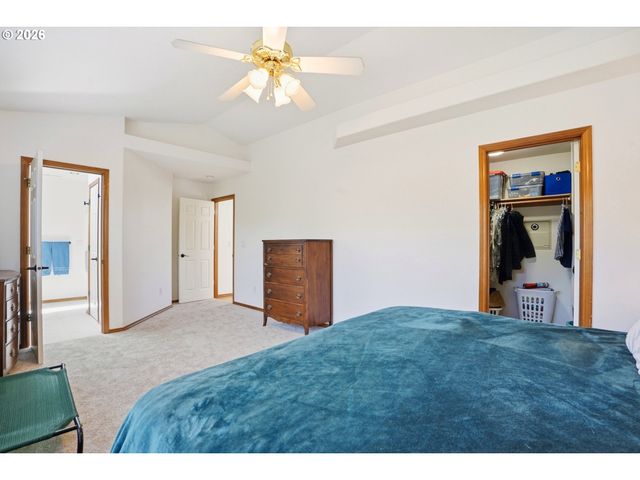 11798 MAHOGANY Ct, Oregon City, OR 97045