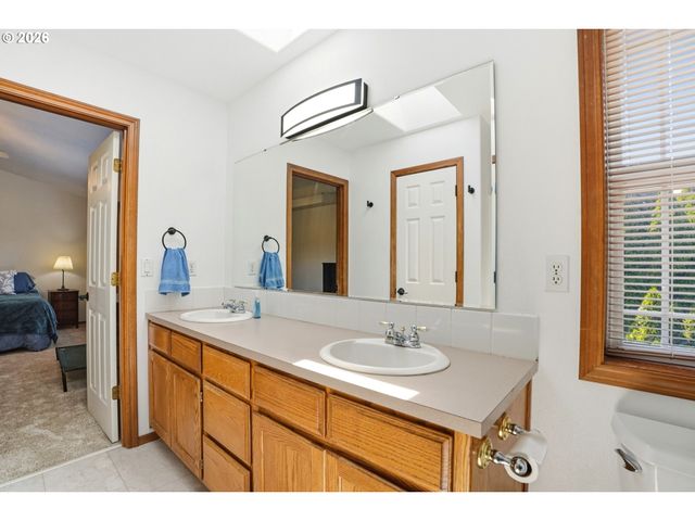 11798 MAHOGANY Ct, Oregon City, OR 97045