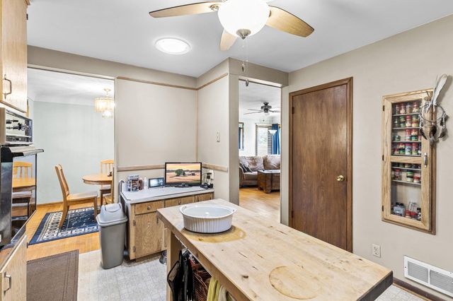 2869 Victoria Street N, Roseville, MN 55113