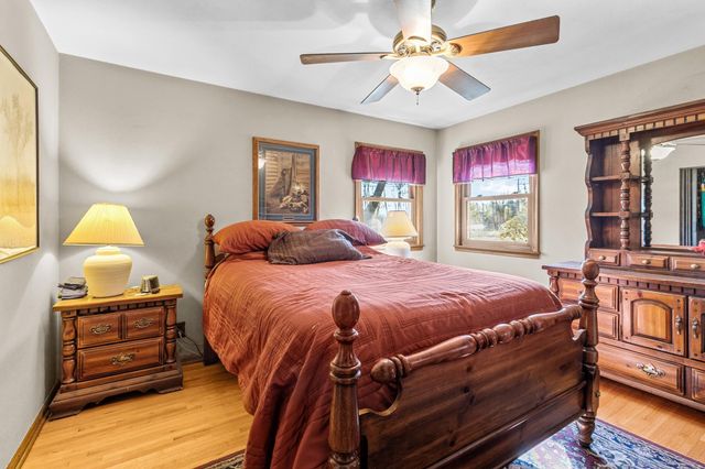 2869 Victoria Street N, Roseville, MN 55113