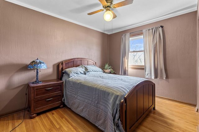 2869 Victoria Street N, Roseville, MN 55113