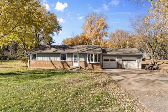 2869 Victoria Street N, Roseville, MN 55113