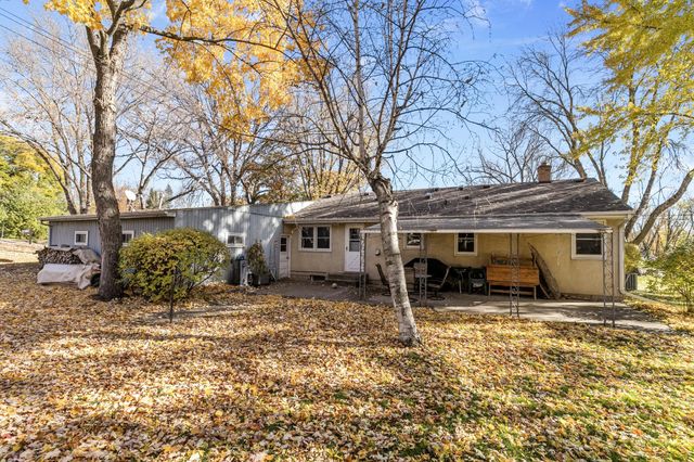 2869 Victoria Street N, Roseville, MN 55113