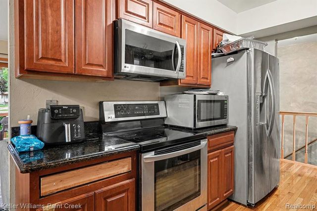 4967 N Grand Oaks Drive, Warren, MI 48092