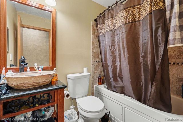 4967 N Grand Oaks Drive, Warren, MI 48092