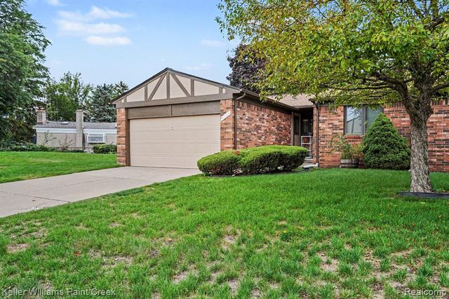 4967 N Grand Oaks Drive, Warren, MI 48092