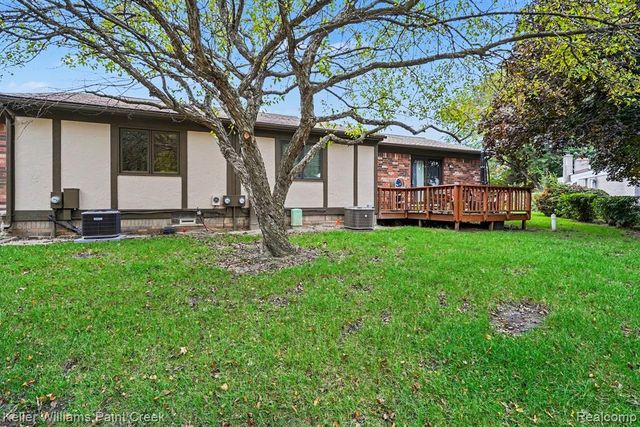 4967 N Grand Oaks Drive, Warren, MI 48092